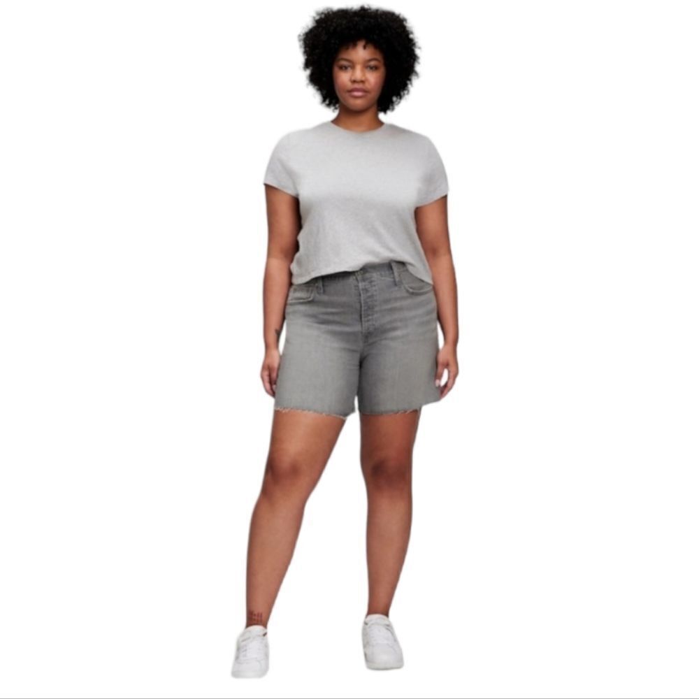 GAP washed grey cheeky high rise cutoff denim midi shorts 35/20‎